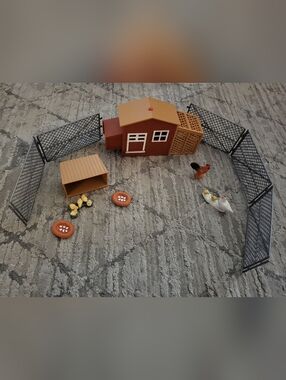 New Ray Country Life Chicken Coop With Accessories